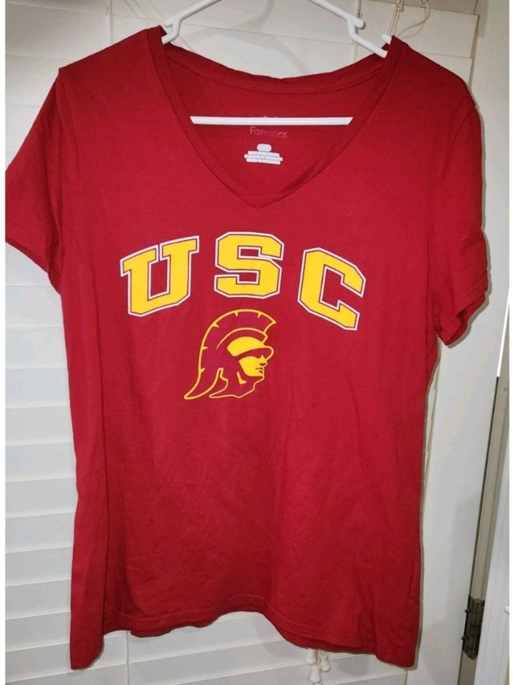 USC TROJANS Women's V-Neck T-Shirt LARGE Red Short Sleeve southern california